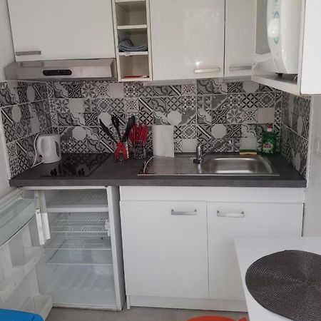Petit Logement Dans Un Ecrin De Verdure Saint-Herblain Exterior photo